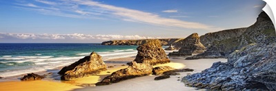 England, Cornwall, Newquay, Iconic rock formations known as the Bedruthan Steps