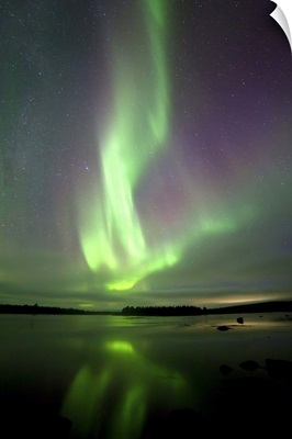Finland, Lapland, Northern lights reflected in the lake, near Kaaresuvanto