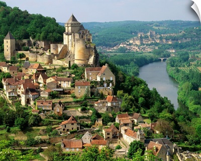 France, Aquitaine, Castelnaud-la-Chapelle on the banks of the Dordogne, castle