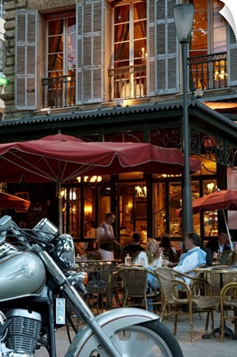 France, Bouches-du-Rhone, Cours Mirabeau, restaurant