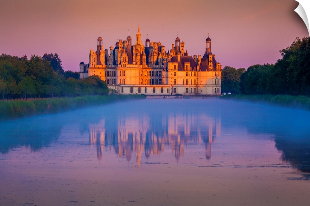 France, Centre, Loire Valley, Loir-et-Cher, Chambord Castle, Castle at dawn.