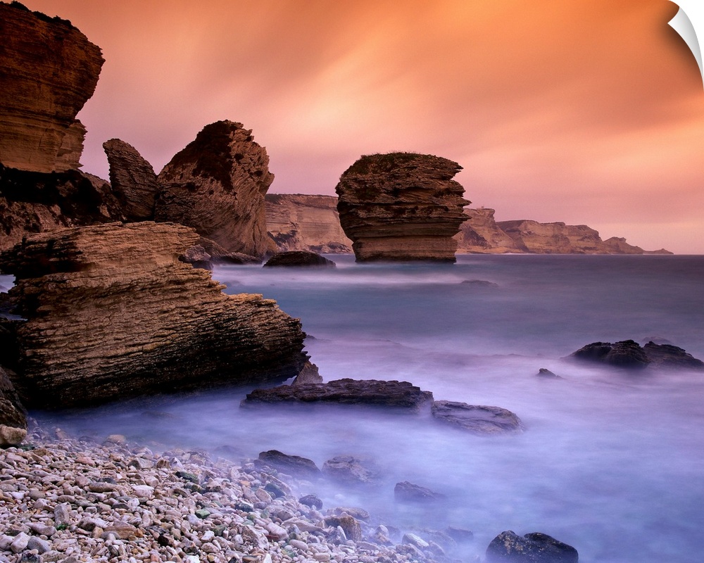 Le Falesie, le famose scogliere di roccia calacarea di Bonifacio e della costa meridionale della Corsica.