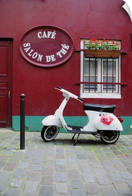 France, Ile-de-France, Paris, Montmartre, Scooter outside cafe