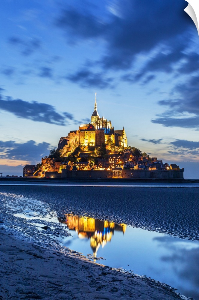 France, Normandy, Mont Saint-Michel, English Channel, Basse-Normandie, The famous medieval abbey and sanctuary on the isla...