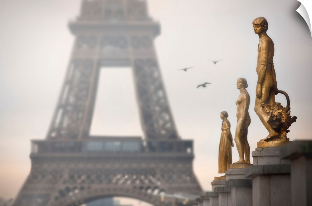 France, Paris, Eiffel Tower and statues of Palais de Chaillot.