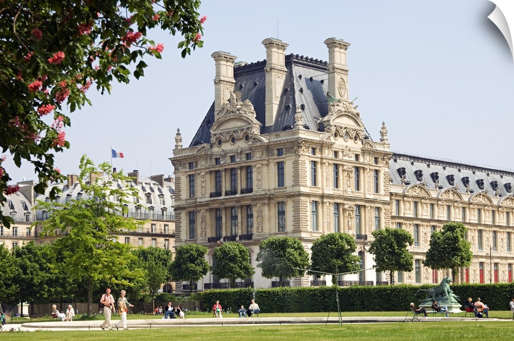 France, Ile-de-France, Paris, Musee du Louvre, View from Jardins de Tuileries