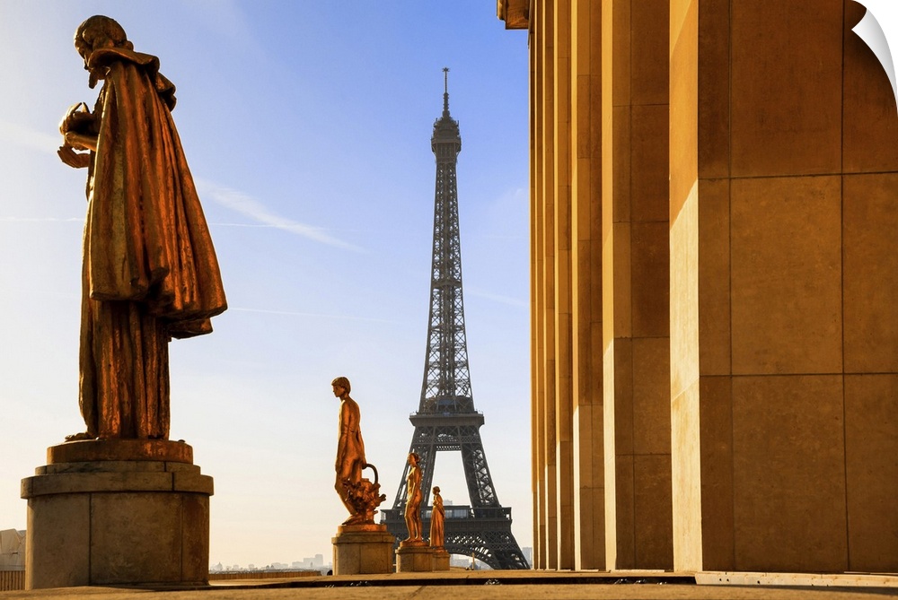 France, Ile-de-France, Ville de Paris, Paris, Invalides, Eiffel Tower, Palais de Chaillot statue on Trocadero near the Eif...
