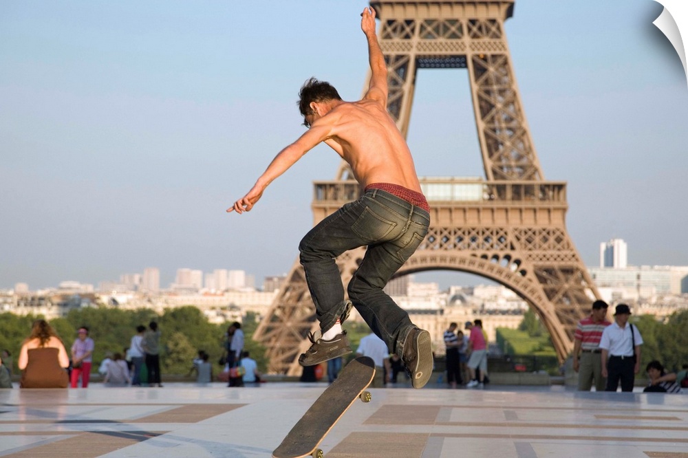 France, Ile-de-France, Paris, Skateboarding at the Palais de Chailot and Eiffel Tower