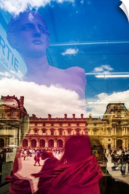 France, Paris, The Louvre, Venus Of Milo Replica Souvenir For Tourist And The Louvre