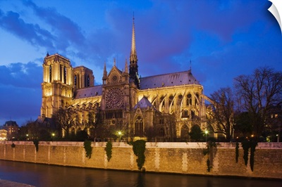 France, Paris, The river Seine, Ile de la Cite and Cathedrale Notre Dame