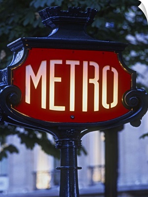 France, Paris, Underground sign at Franklin D. Roosevelt underground station