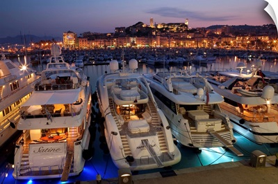 France, Provence-Alpes-Cote d'Azur, Alpes-Maritimes, Cannes, Cannes, dusk