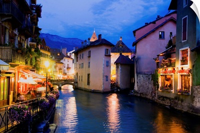 France, Rhone-Alpes, Haute-Savoie, Annecy town, Thiou canal