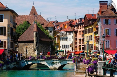France, Rhone-Alpes, Haute-Savoie, Annecy town, Thiou canal and Palais de l'Isle