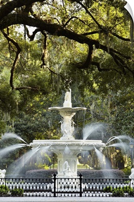 Georgia, Savannah, Fountain in Forsyth Park, historic district