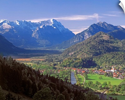 Germany, Bavaria, Oberbayern, Zugspitze mountain range and Eschenlohe town