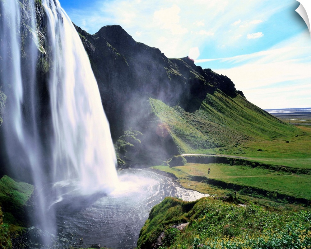 Iceland, South Coast, Seljalandsfoss waterfall