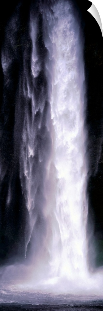 Iceland, South Coast, Seljalandsfoss Waterfall