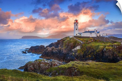 Ireland, Donegal, Fanad Head lighthouse at sunrise