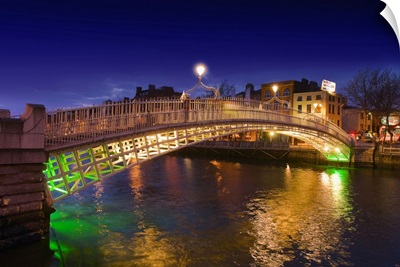 Ireland, Dublin, Half Penny bridge by night