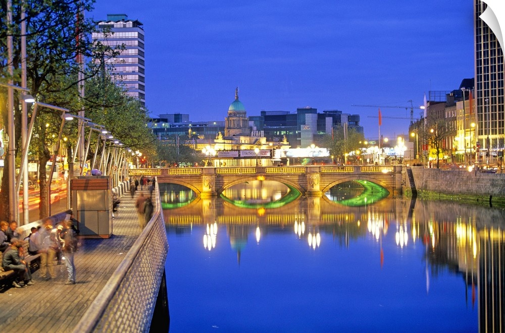 Ireland, Dublin, Dublin, Baile ..tha Cliath, Liffey river and O'Connell Bridge