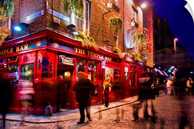 Ireland, Dublin, Temple bar by night