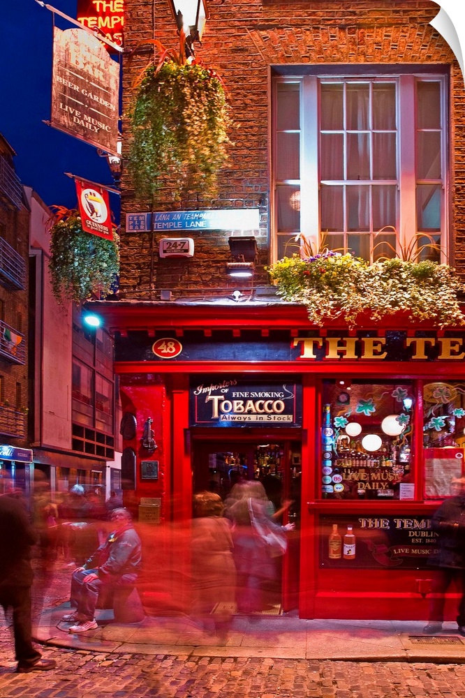Ireland, Dublin, Temple Bar by night