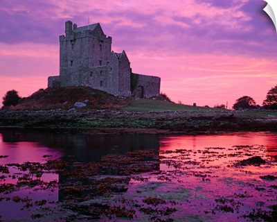 Ireland, Galway, Kinvarra village, Dunguaire Castle