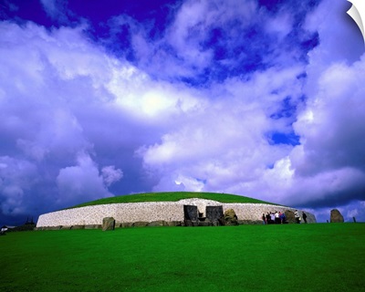 Ireland, Meath, Newgrange prehistoric site, neolithic passage tomb