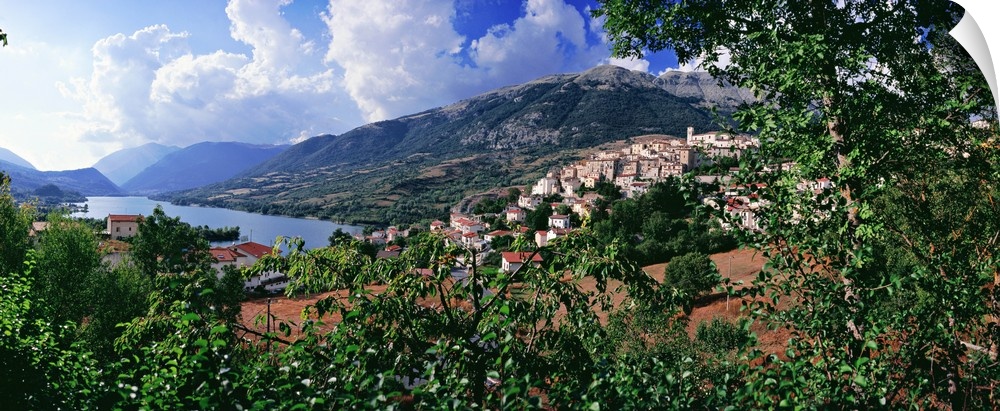 Italy, Abruzzo, Abruzzi, Abruzzo National Park, Barrea, View of town and lake