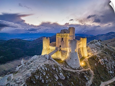 Italy, Abruzzo, Castle And Remains Of Ancient Medieval Village Of Rocca Calascio