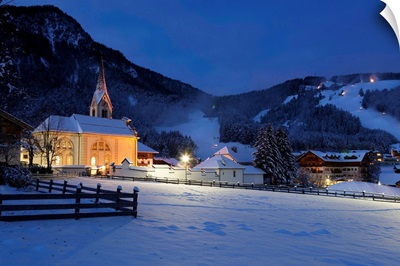 Italy, Alps, Pusteria Valley, San Vigilio di Marebbe, View with the main church at dawn