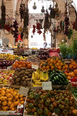 Italy, Bari district, Bari, The green, market along the Lungomare Imperatore Augusto