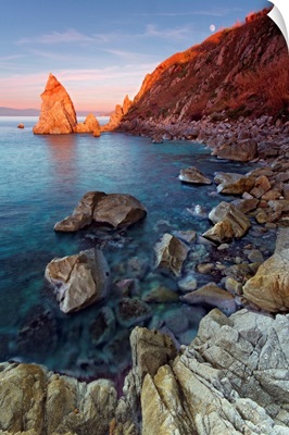 Italy, Calabria, Vibo Valentia district, Parghelia, Pizzuta Rock at sunset, Parghelia