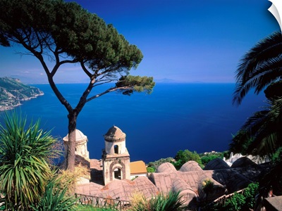 Italy, Campania, Amalfi Coast, Ravello, view of Villa Rufolo and sea