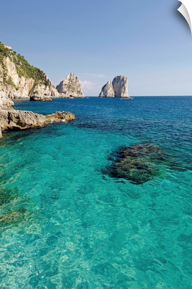 Italy, Campania, Capri, Marina Piccola beach, view towards Faraglioni