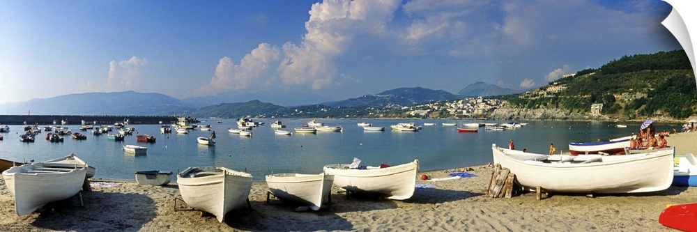 Italy, Campania, Salerno district, coast, Boats on the beach