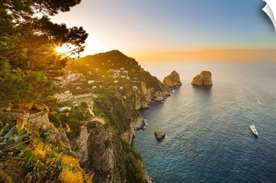 Italy, Campania, Tyrrhenian Coast, Capri, Punta Tragara, Belvedere, Faraglioni