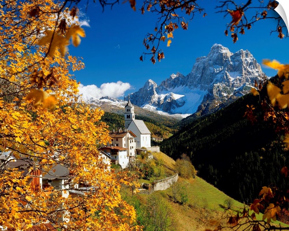 Italy, Dolomites, Pelmo, Colle Santa Lucia village, view towards Mount Pelmo