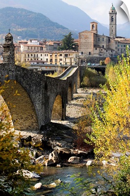 Italy, Emilia-Romagna, Bobbio town, Gobbo bridge on Trebbia river