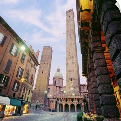 Italy, Emilia-Romagna, Bologna, Due Torri (two towers)