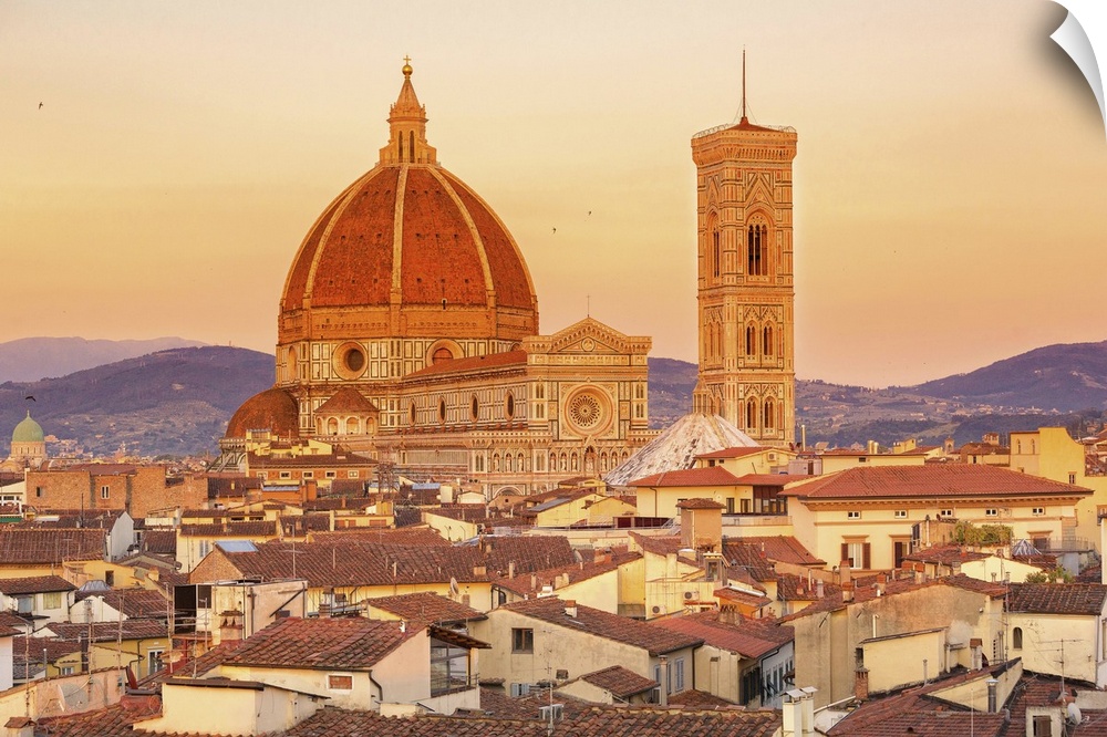 Italy, Tuscany, Firenze district, Florence, Duomo Santa Maria del Fiore, Duomo and Giotto's Bell Tower at sunset.
