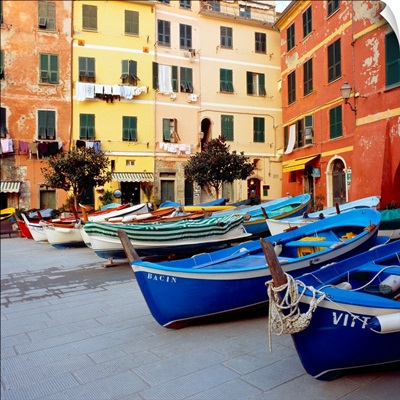 Italy, Liguria, Cinque Terre, Vernazza, fishing boats