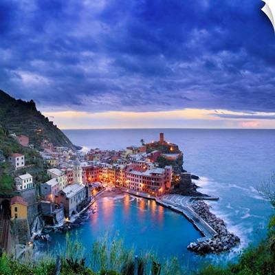 Italy, Liguria, Cinque Terre, View of Vernazza