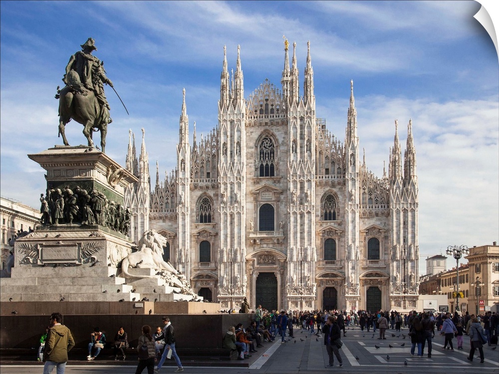 Italy, Lombardy, Milano district, Milan, Piazza Duomo, Milan Cathedral.