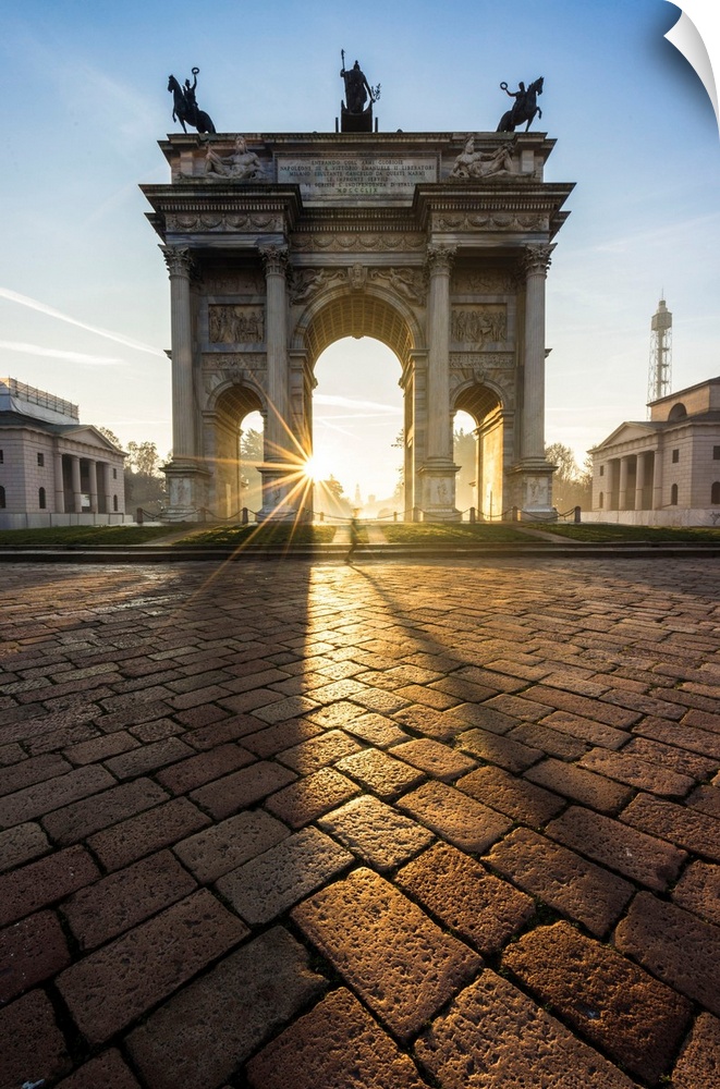 Italy, Lombardy, Milano district, Milan, Porta Sempione or Arco della Pace at sunrise.