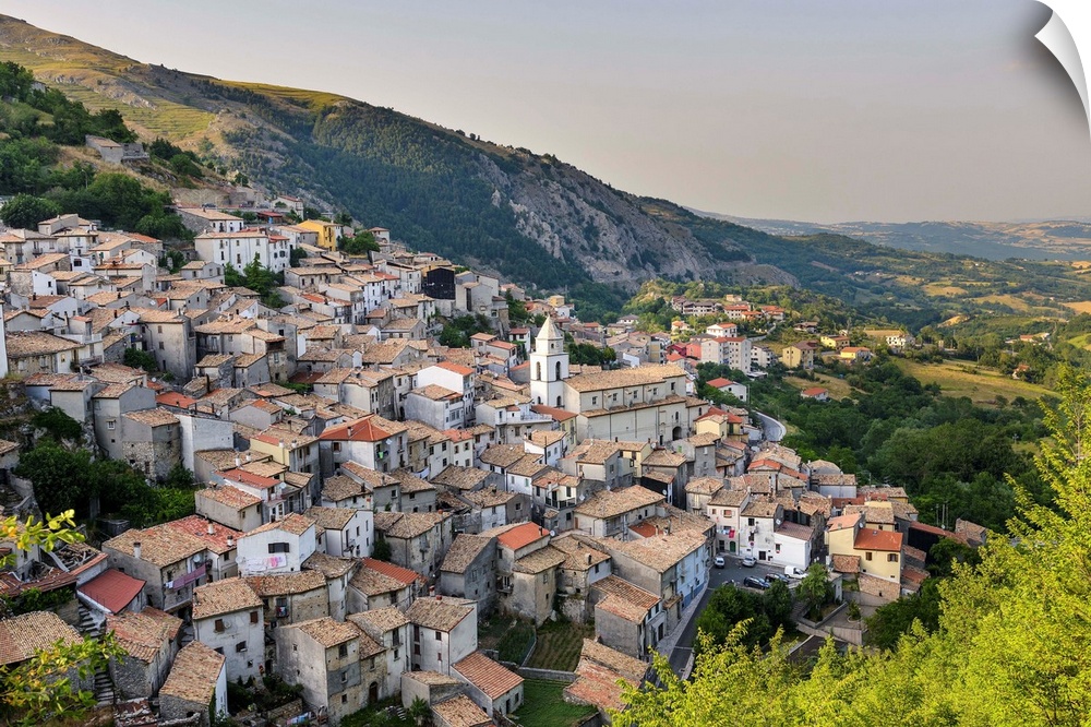 Italy, Molise, Isernia district, Isernia, Roccamandolfi village.