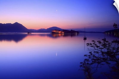Italy, Piedmont, Lake Maggiore, Borromean Islands, The Isola Bella at dawn