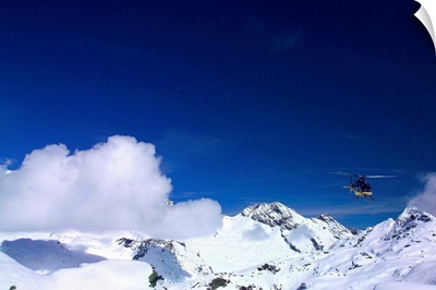 Italy, Piedmont, Monterosa ski area, helicopter for heli-skiing