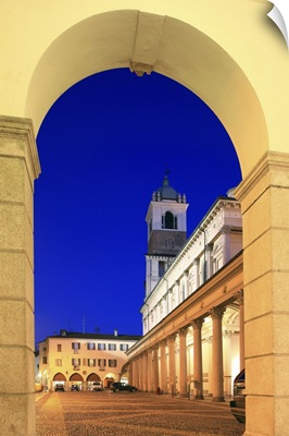 Italy, Piedmont, Novara, Piazza della Repubblica and the Cathedral